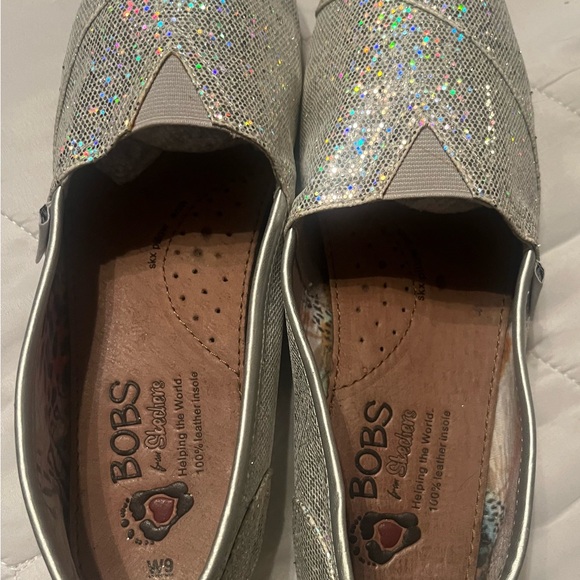 Skechers Women's Silver Glitter Flats - Picture 2 of 7